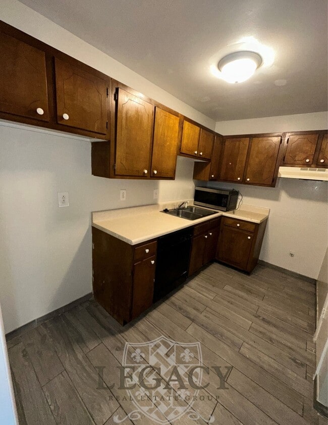 Building Photo - 370 Wallace Rd