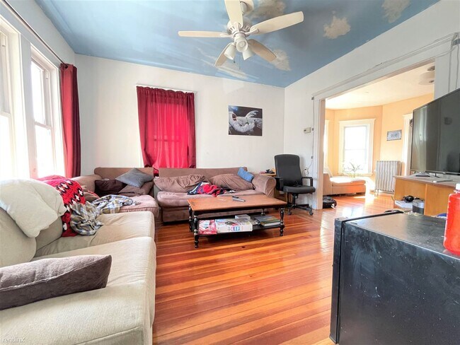 Building Photo - 4 br, 2 bath House - 8 Watson St