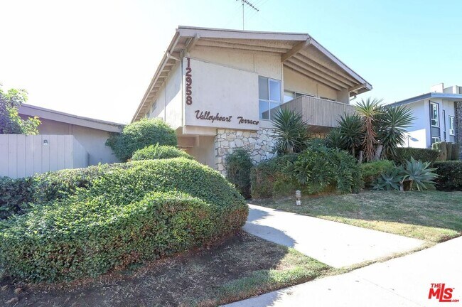 Foto del edificio - 12958 Valleyheart Dr