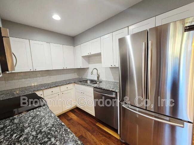 Foto del edificio - 4487 Post Pl