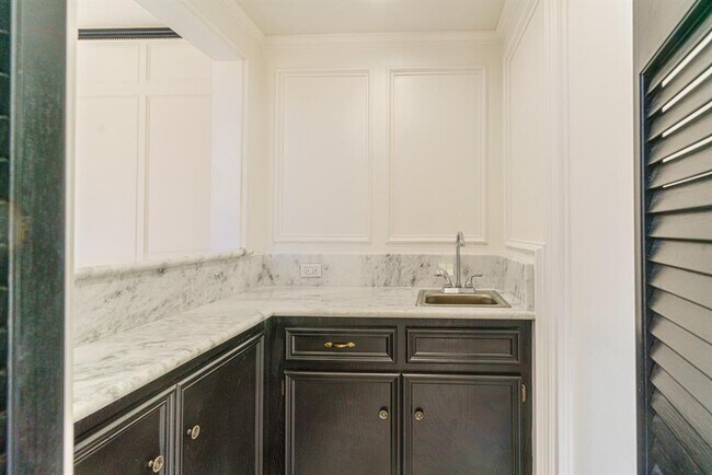 Building Photo - 6903 Cypress Point Dr