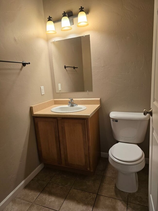 Foto del edificio - Eastside3 Bed 2.5 Bath Townhouse w/ Garage