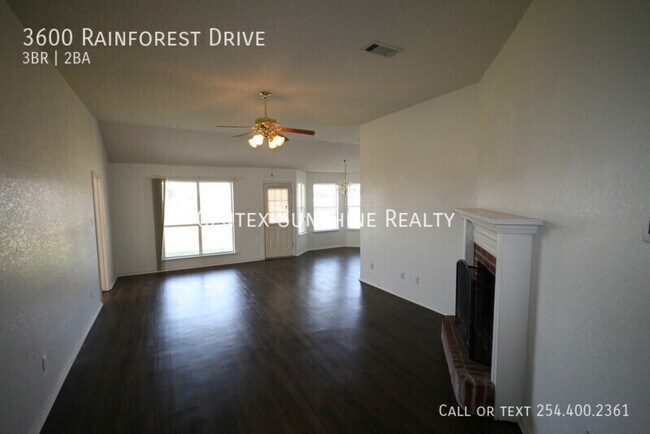 Foto del edificio - 3600 Rainforest Ln