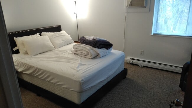 Building Photo - 4 Pine Brook Ln