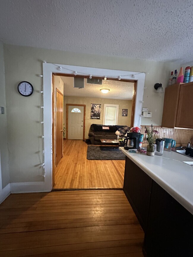 Foto del edificio - Amazing 3 Bed 1 Bath near UWEC! Available June 1st