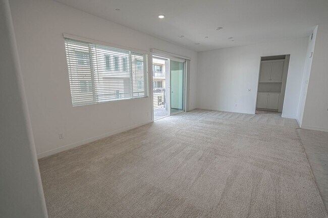 Building Photo - COMING SOON! 3-Bedroom Condo with Solar Pa...
