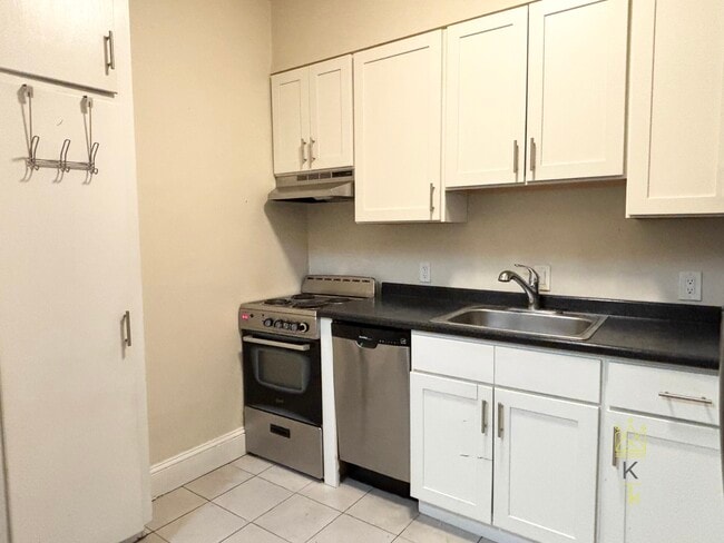 Building Photo - 181 Winthrop Rd