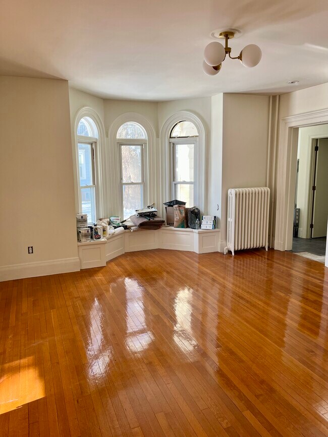 Building Photo - 56 Phillips Pl