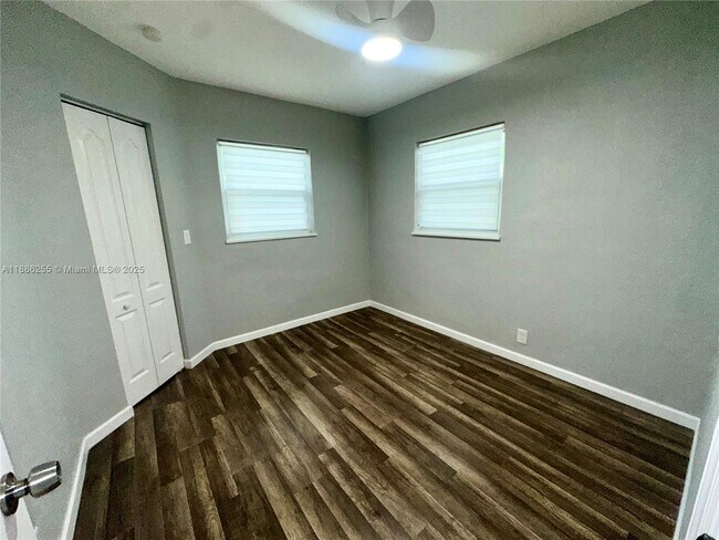 Foto del edificio - 614 N 56th Ave