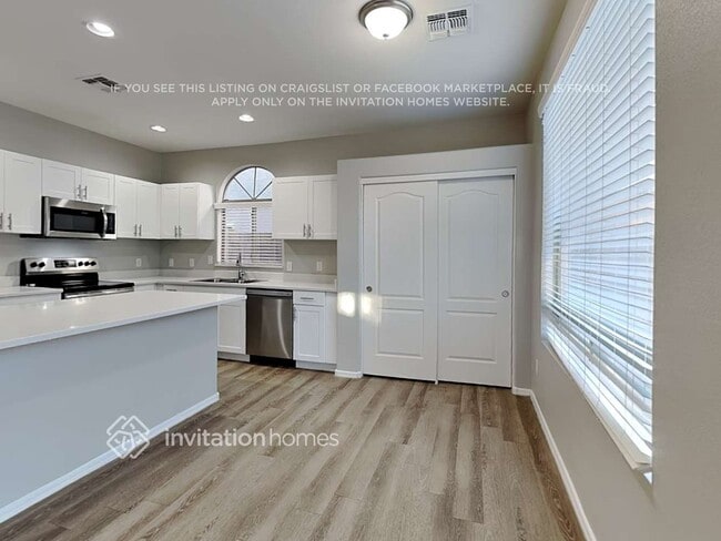 Building Photo - 3689 E Sundance Ave