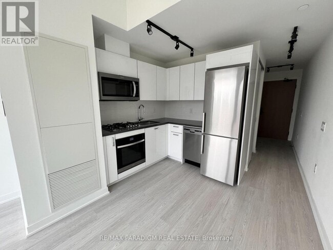 Building Photo - 195 McCaul St