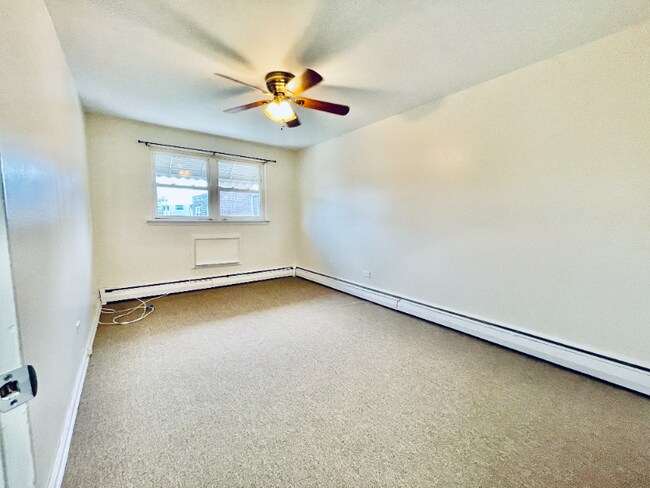 Building Photo - 1649 Pilgrim Ave