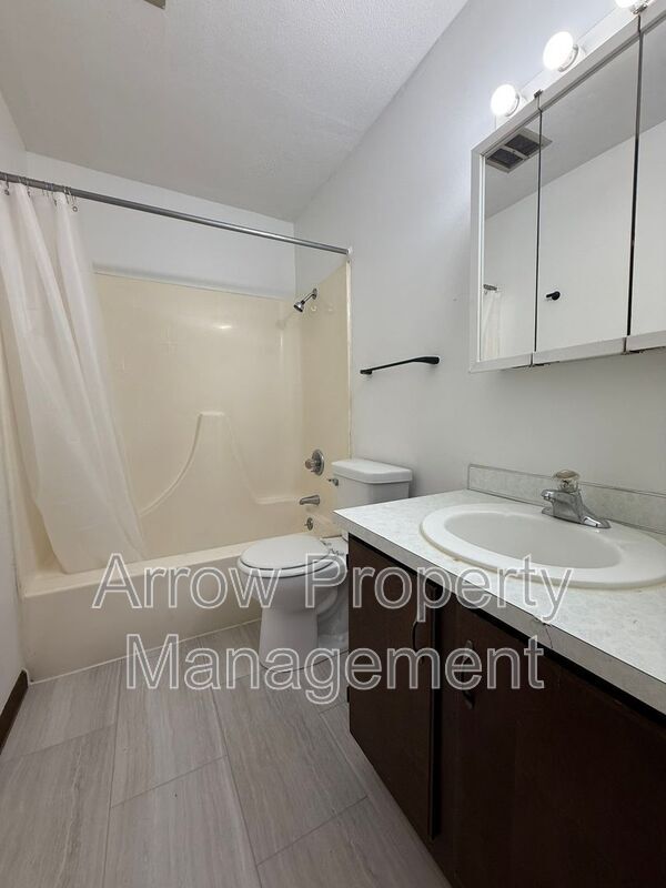 Building Photo - 4236 Huntington Ave