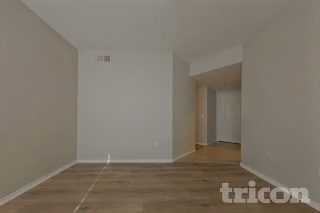Building Photo - 4925 E Desert Cove Ave