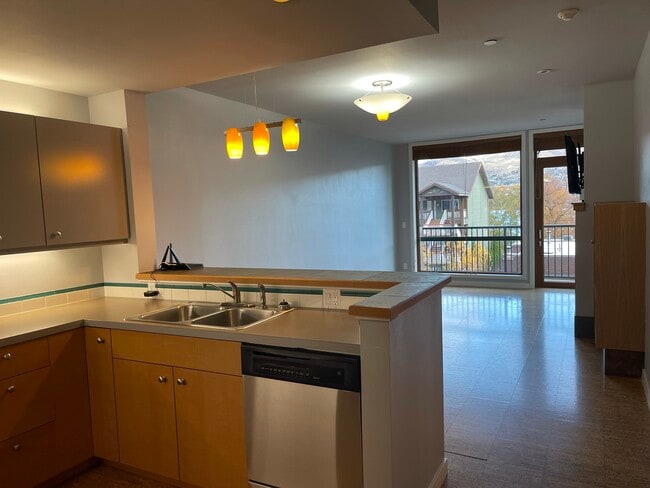 Foto del edificio - 2220 W Woodin Ave