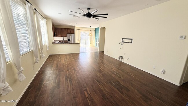 Foto del edificio - 45031 W Woody Rd