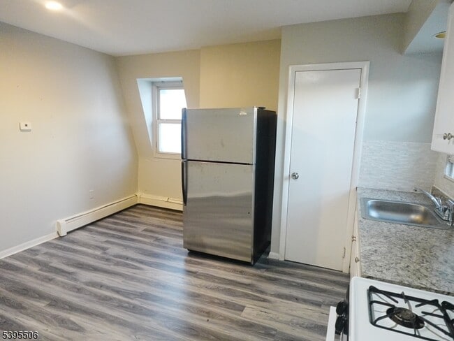 Building Photo - 510 Morris Ave