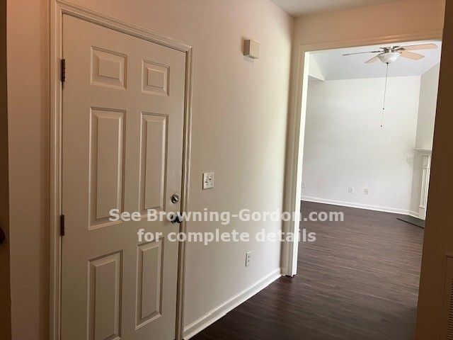 Building Photo - Awesome duplex located close to Vanderbilt...