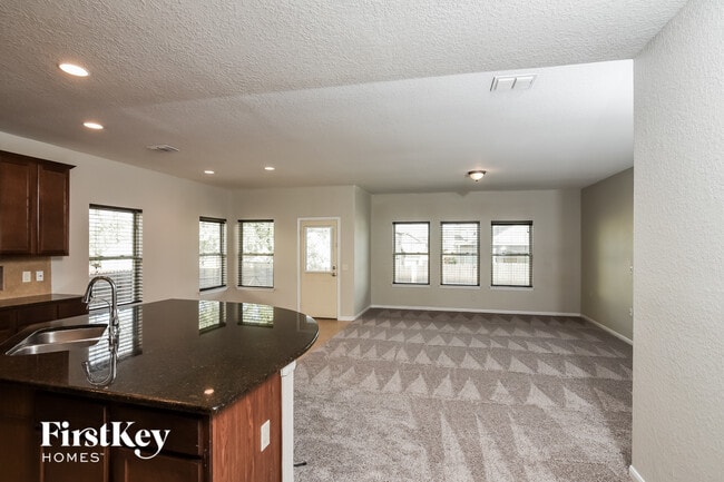 Foto del edificio - 10523 Branch Post