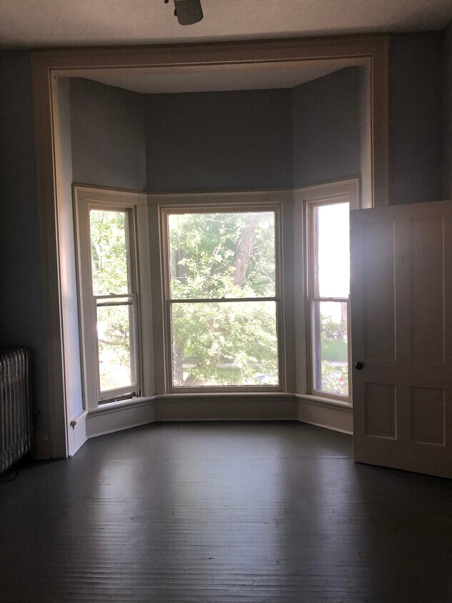 Foto principal - 347 W Hill St