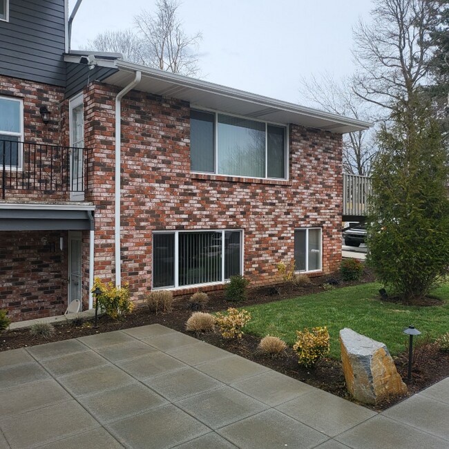 Building Photo - 2755 NE Hogan Dr