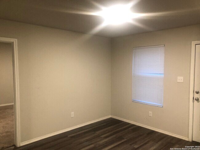 Foto del edificio - 8206 Glasgow Dr