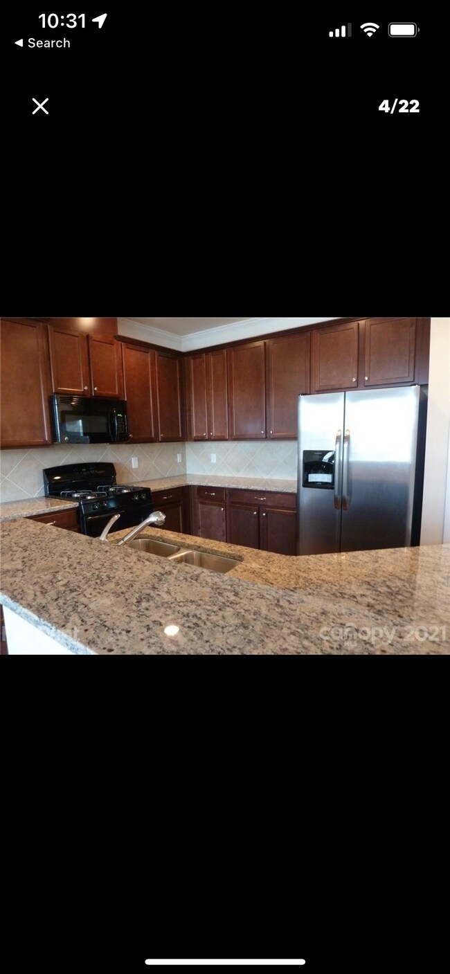 Foto del edificio - 9601 Camberley Ave NW