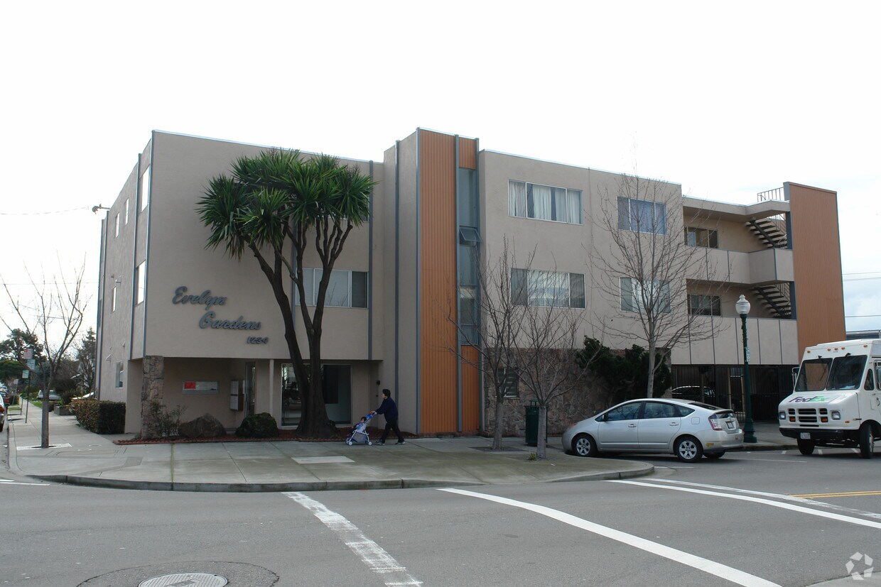 Primary Photo - 1234 Solano Ave