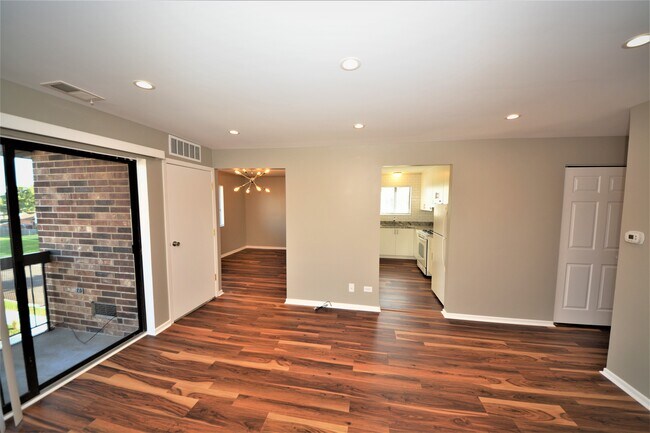 Building Photo - 9025 Lincoln Ct