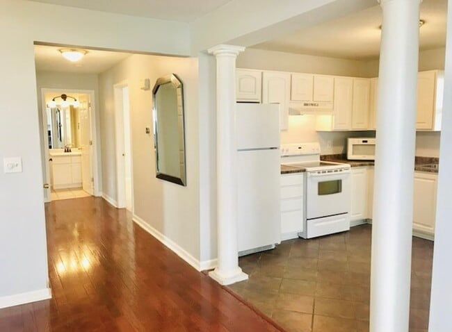 Foto del edificio - 106 Chesterfield Ct