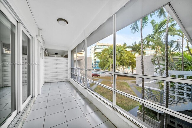 Foto del edificio - 9200 E Bay Harbor Dr
