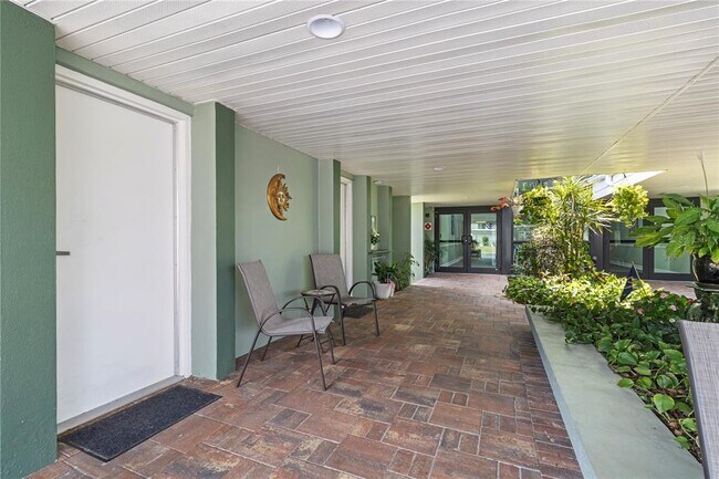 Foto del edificio - 21280 Brinson Ave