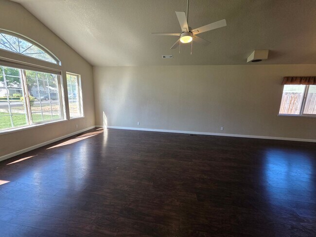 Foto del edificio - 1229 NW Conklin Ave