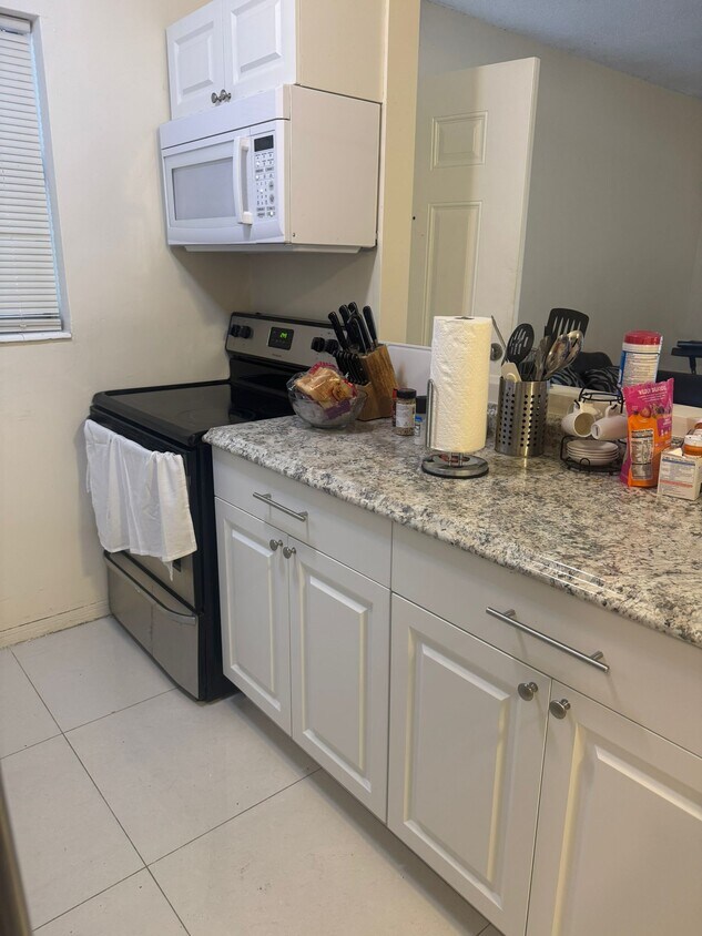 Photo - 300 NE 191st St (Miami, FL)