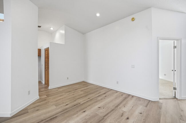 Building Photo - 11149 Losco Junction Dr S