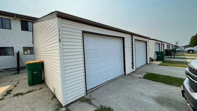 Building Photo - 116 8th Ave SE