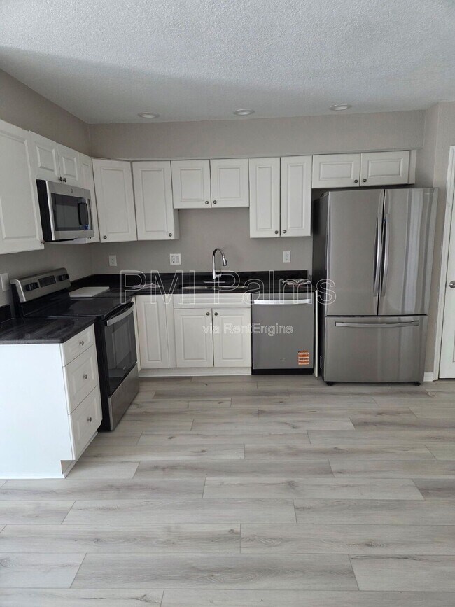 Foto del edificio - 4860 82nd Ave N