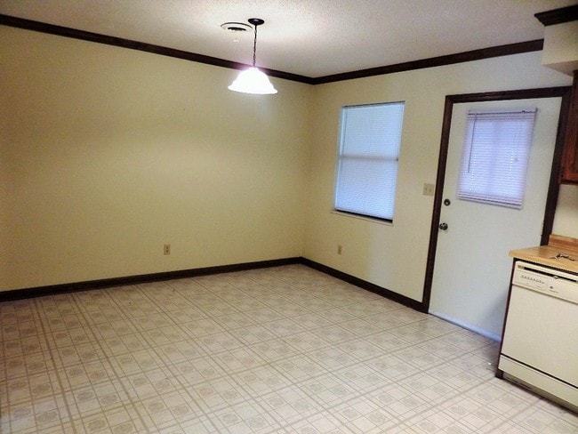 Building Photo - 100 Hampshire Cir