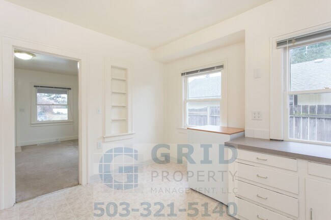 Building Photo - Craftsman Bungalow Available in Kenton Nei...