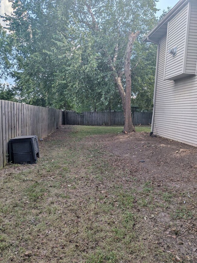 Foto del edificio - 4108 Cedar Crest Ln