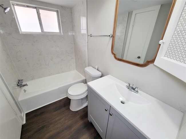 Building Photo - 6439 Oaknut Dr