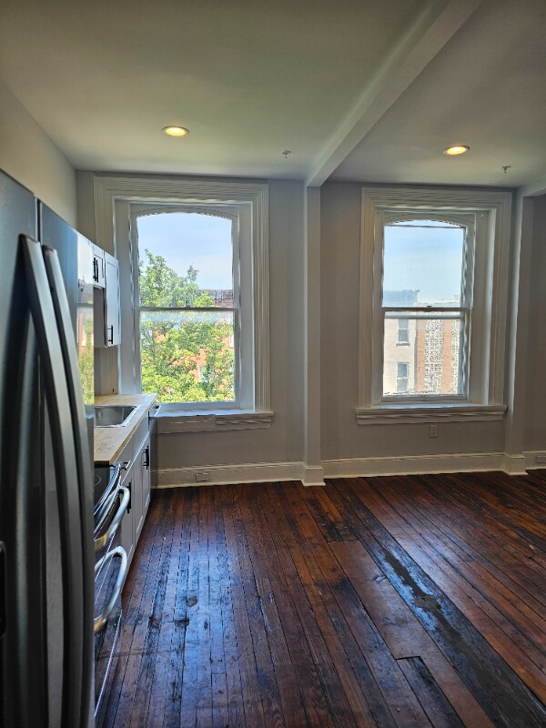 Foto del edificio - 2116 N Charles St