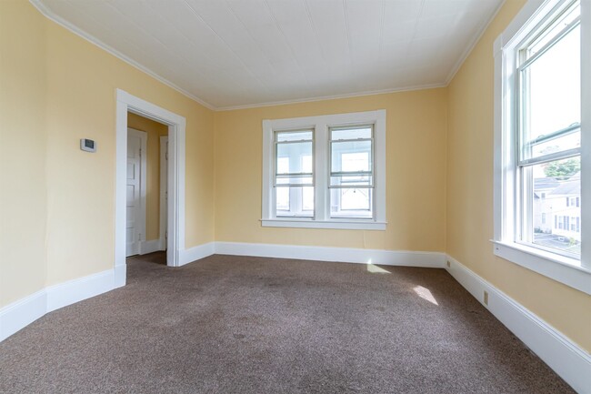 Building Photo - 111 Ash St