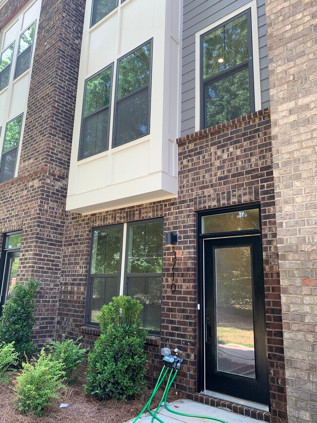 Building Photo - 3710 Ellington St