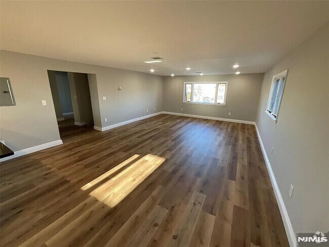 Building Photo - 200 Forest Ave