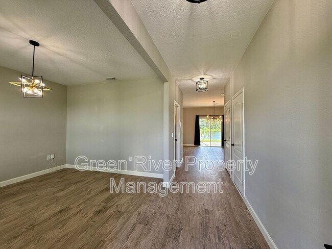 Building Photo - 2200 Pebble Point Dr