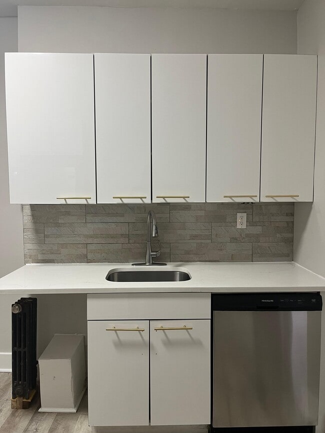 Building Photo - 412 54th St