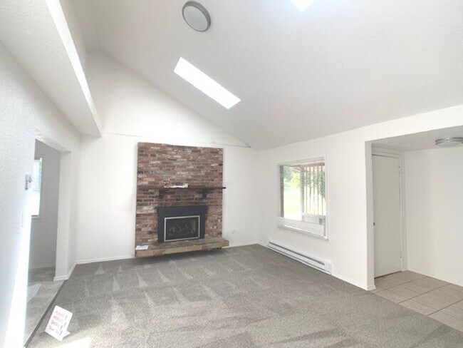 Foto del edificio - Available Mid January