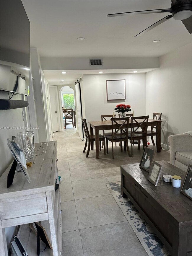 Foto del edificio - 13447 SW 154th St