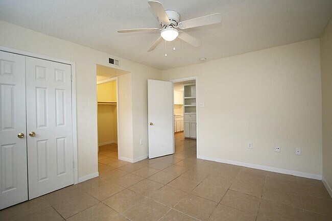 Building Photo - 3702 Flora St